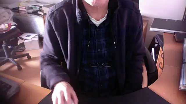 Snapshot of outlaw200 chatting on December 23, 2024, 10:53 am outlaw200 online show from December 23, 2024, 10:53 am