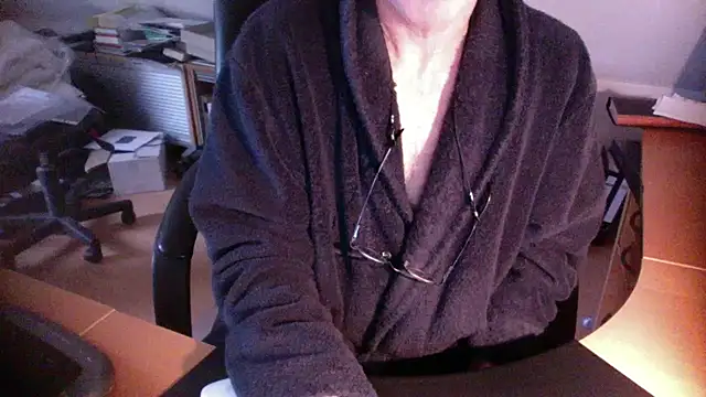 Snapshot of outlaw200 chatting on December 29, 2024, 12:55 pm outlaw200 online show from December 29, 2024, 12:55 pm