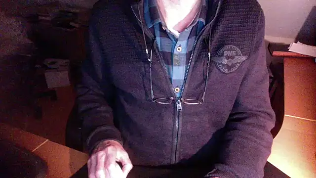 Snapshot of outlaw200 chatting on December 29, 2024, 3:57 pm outlaw200 online show from December 29, 2024, 3:57 pm