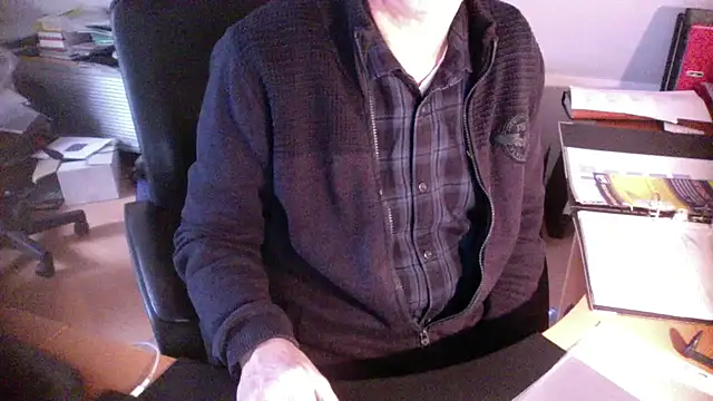 Snapshot of outlaw200 chatting on December 30, 2024, 1:03 pm outlaw200 online show from December 30, 2024, 1:03 pm