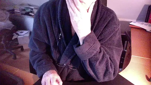 Snapshot of outlaw200 chatting on January 1, 2025, 10:21 am outlaw200 online show from January 1, 2025, 10:21 am