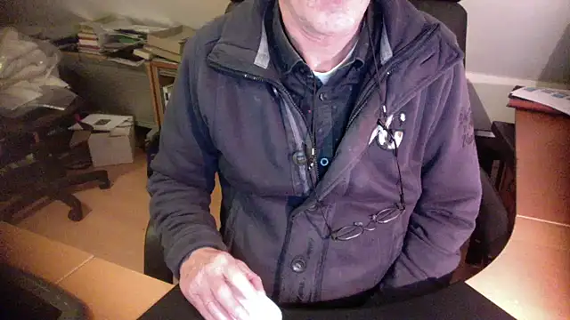 Snapshot of outlaw200 chatting on January 3, 2025, 7:39 pm outlaw200 online show from January 3, 2025, 7:39 pm