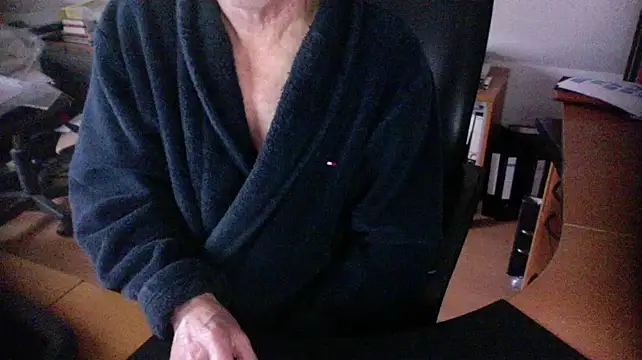 Snapshot of outlaw200 chatting on January 5, 2025, 12:10 pm outlaw200 online show from January 5, 2025, 12:10 pm