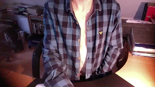 Snapshot of outlaw200 chatting on January 15, 2025, 8:20 am outlaw200 online show from January 15, 2025, 8:20 am