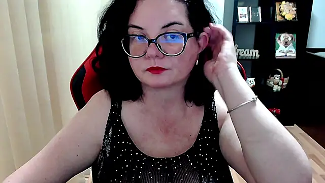 Snapshot of MissTroublle chatting on May 15, 2026, 10:33 am MissTroublle online show from May 15, 2026, 10:33 am
