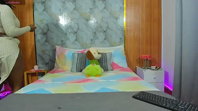 Angeluzii online show from December 18, 2025, 4:46 pm