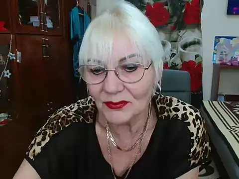 Snapshot of JenaCheim chatting on December 18, 2024, 6:32 am JenaCheim online show from December 18, 2024, 6:32 am