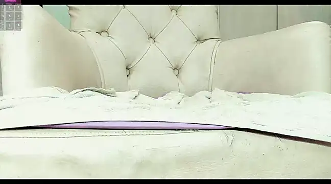 khloeHermaprodit3 online show from January 5, 2025, 11:01 pm