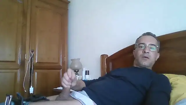 CarlosRocha73 online show from May 7, 2026, 12:54 pm