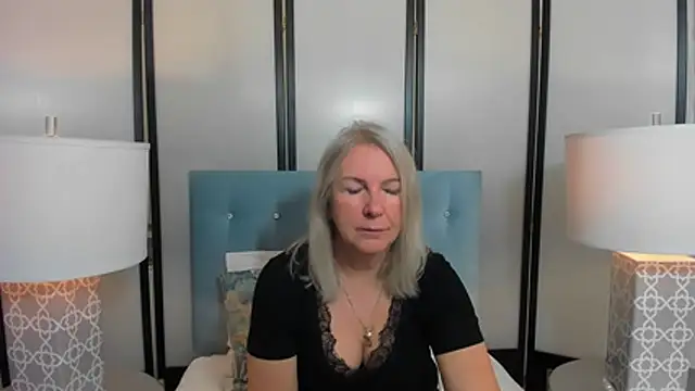 EricaTop online show from October 18, 2025, 5:10 am