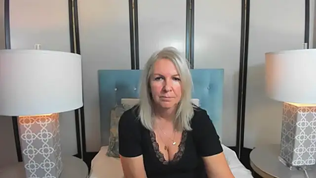 EricaTop online show from November 3, 2025, 4:52 pm