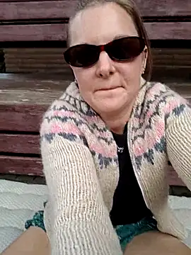 SwedishJennifer online show from May 4, 2026, 12:34 pm