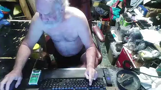 russtee online show from October 25, 2025, 5:51 pm