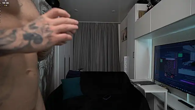 NickHOWLEN online show from April 16, 2026, 11:33 am