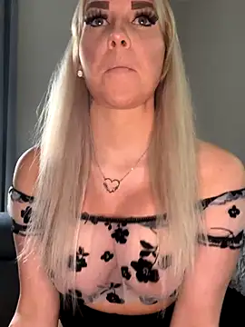 MIA-XXX online show from November 4, 2025, 10:47 am