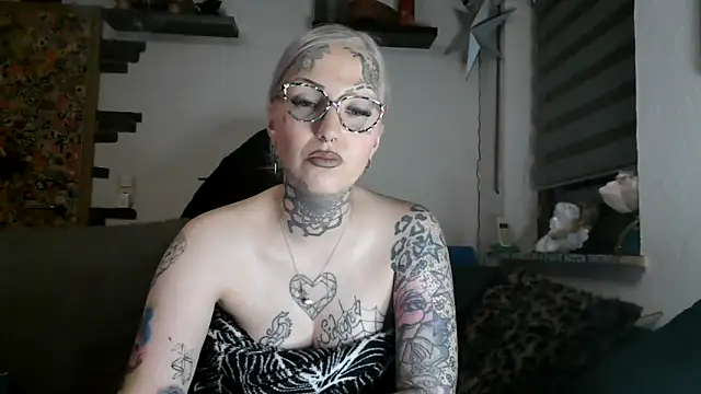 RoxxyInk online show from April 12, 2026, 10:26 pm