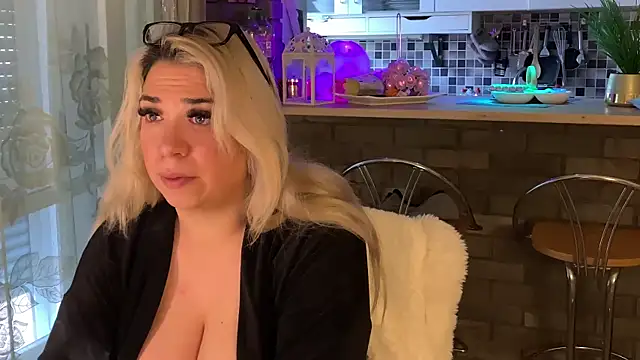 Snapshot of Monageil chatting on February 18, 2025, 11:22 am Monageil online show from February 18, 2025, 11:22 am