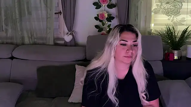 Snapshot of Monageil chatting on October 1, 2025, 9:26 am Monageil online show from October 1, 2025, 9:26 am