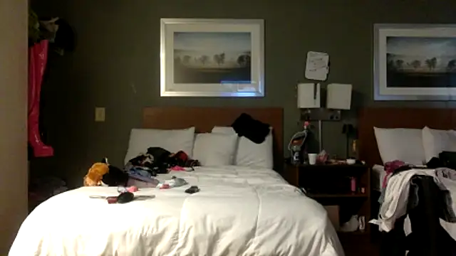 sissyvee online show from March 2, 2026, 11:55 pm