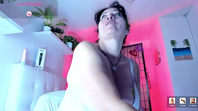 LADY HELLEN online show from February 16, 2026, 6:48 pm