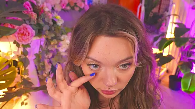 KristaBrooks online show from November 3, 2025, 2:18 pm