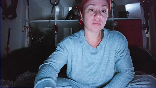 Ella  Kross online show from December 19, 2024, 5:29 pm