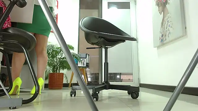 carieBelle1 online show from October 6, 2025, 12:02 pm