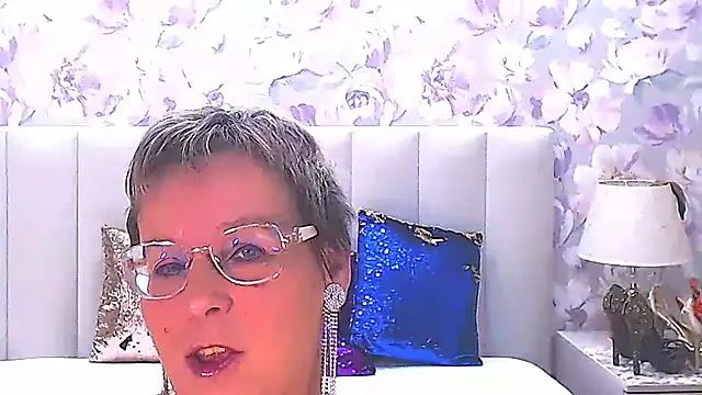 MilfyMommyXX online show from November 8, 2025, 4:45 am