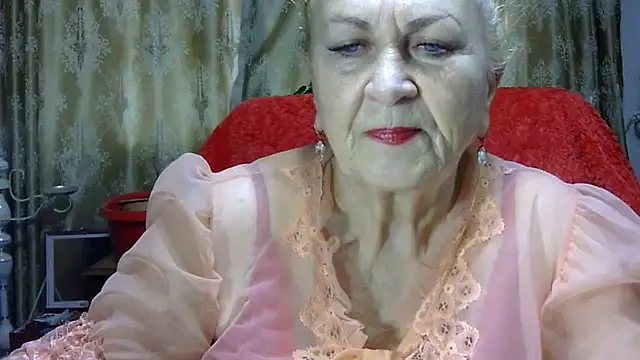 Snapshot of Emma52610 chatting on December 7, 2024, 11:18 am Emma52610 online show from December 7, 2024, 11:18 am