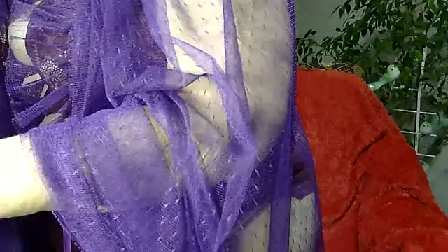 Snapshot of Emma52610 chatting on February 12, 2025, 5:48 pm Emma52610 online show from February 12, 2025, 5:48 pm