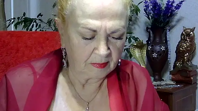 Snapshot of Emma52610 chatting on March 16, 2025, 5:47 am Emma52610 online show from March 16, 2025, 5:47 am