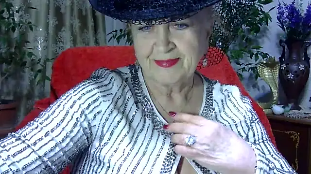 Snapshot of Emma52610 chatting on March 22, 2025, 5:41 pm Emma52610 online show from March 22, 2025, 5:41 pm