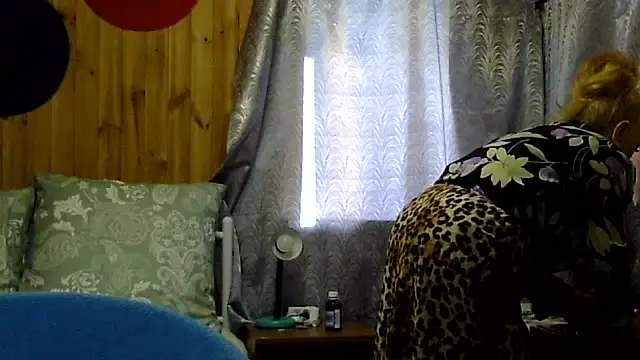 Snapshot of Emma52610 chatting on September 26, 2025, 11:14 am Emma52610 online show from September 26, 2025, 11:14 am