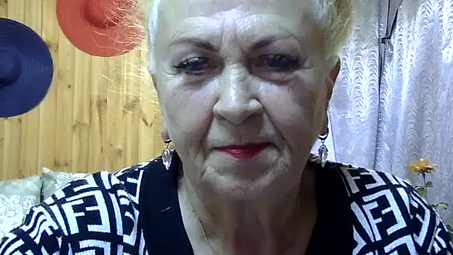 Snapshot of Emma52610 chatting on October 5, 2025, 9:51 am Emma52610 online show from October 5, 2025, 9:51 am