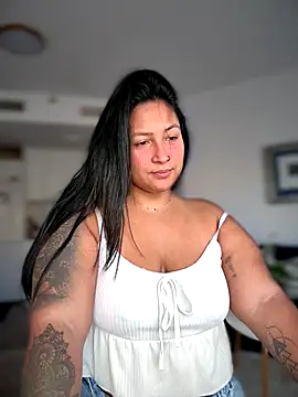 DannaaMeliza online show from November 16, 2025, 9:37 am