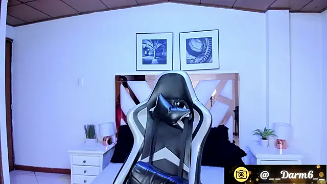 Lia Simons online show from February 6, 2025, 5:57 am