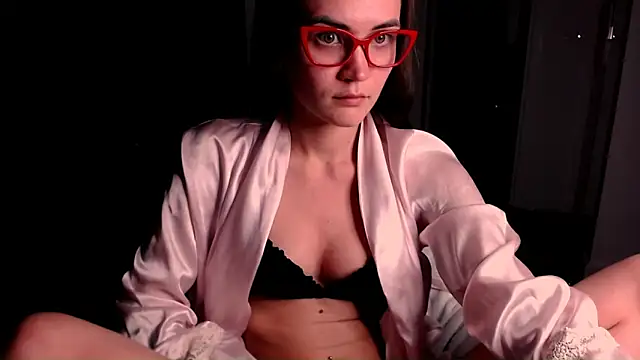 EvelynGG online show from November 17, 2025, 11:43 pm