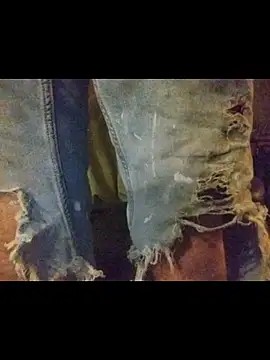 ROBERT0516 online show from April 16, 2026, 10:27 am