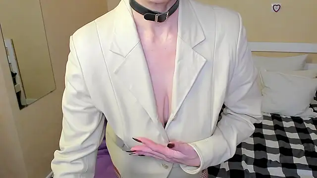 FoxySophia online show from November 21, 2025, 9:30 am