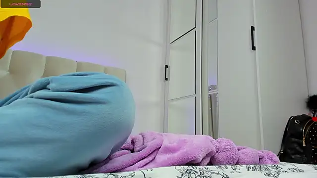 Snapshot of YourWildDestiny chatting on December 3, 2024, 5:23 pm YourWildDestiny online show from December 3, 2024, 5:23 pm