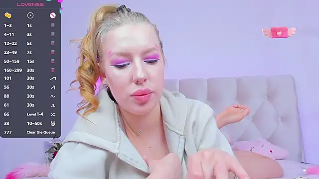 Snapshot of YourWildDestiny chatting on December 4, 2024, 9:07 am YourWildDestiny online show from December 4, 2024, 9:07 am