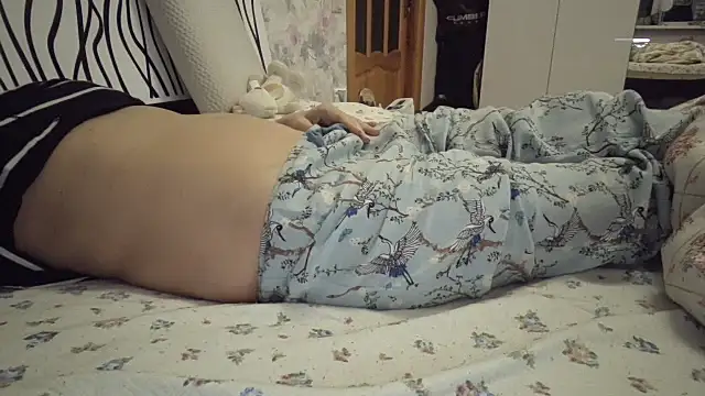 LindaStarS online show from April 15, 2026, 6:37 pm