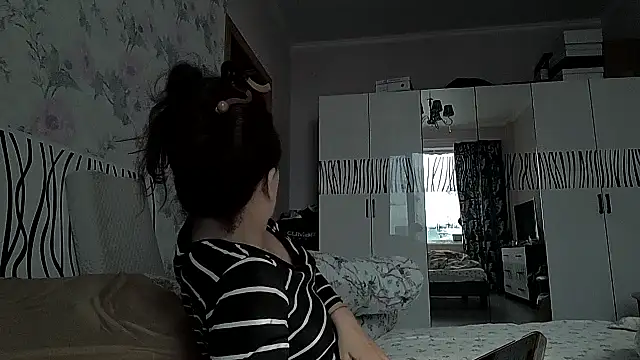 LindaStarS online show from April 17, 2026, 12:08 pm