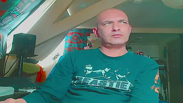 maxhard77 online show from June 12, 2026, 9:08 am