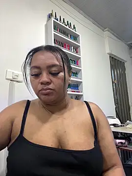 yanza2002 online show from September 9, 2025, 10:42 pm