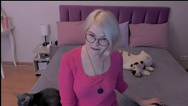 sabrinamacmarren online show from March 9, 2025, 4:11 pm