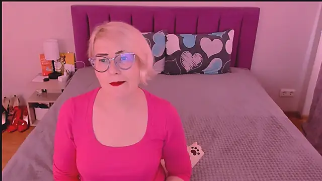 sabrinamacmarren online show from October 17, 2025, 1:35 pm