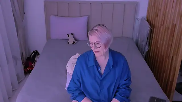 sabrinamacmarren online show from March 21, 2026, 8:45 pm