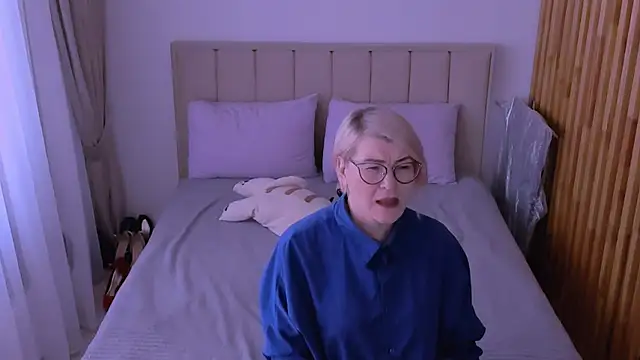 sabrinamacmarren online show from March 28, 2026, 9:31 am