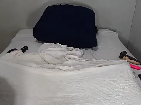 xxfantasy122 online show from November 14, 2025, 2:10 am